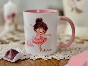 ماگ سرامیکی با چاپ طرح اختصاصی صورتی طرح روی ماگ فرفری و پیشی بالرین