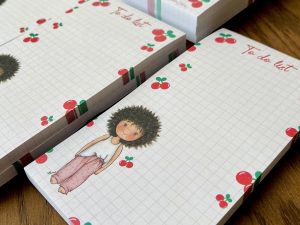 کاغذ یادداشت 100 برگ با طرح اختصاصی فرفری با رکابی