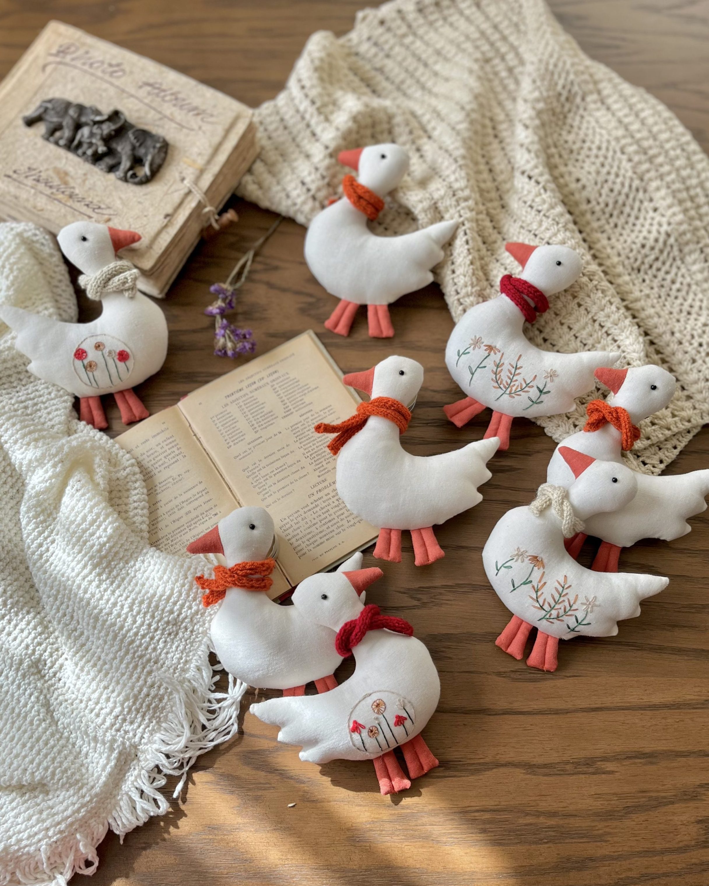 عروسک پارچه ای اردک ساده و گلدوزی شده